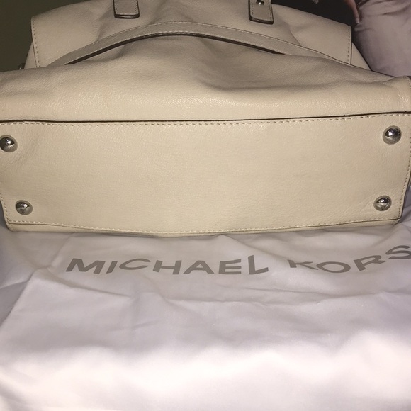 Designer Pre-Owned MICHAEL KORS GORGEOUS BAG, Chain Handle. Used once. - Picture 7 of 8